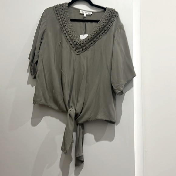 Green Front Tie Blouse- NWT- size L - Picture 1 of 5